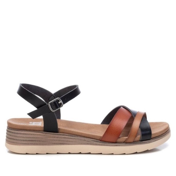 Xti WoMen's Strappy Comfort Sandals
44857 - Black, 8 new - Picture 1 of 7